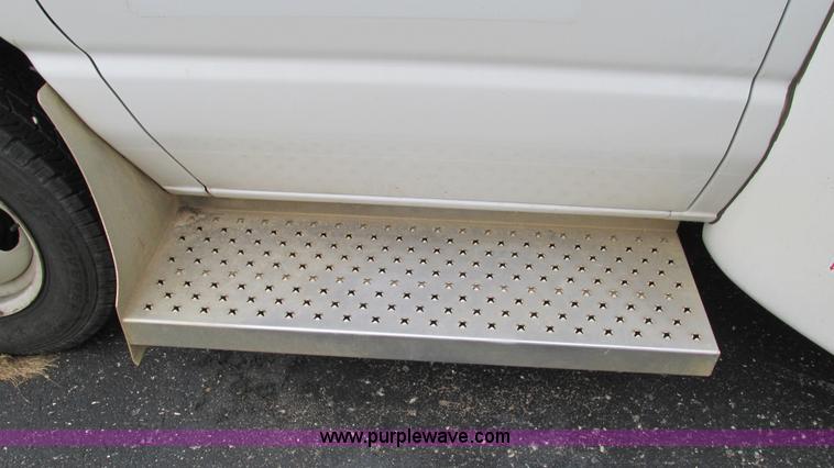 image for item I3195 2008 Ford E450 Starcraft coach bus