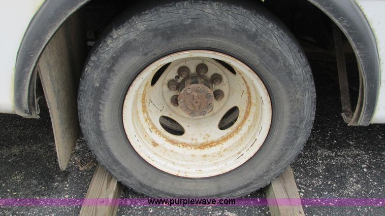 image for item I3195 2008 Ford E450 Starcraft coach bus