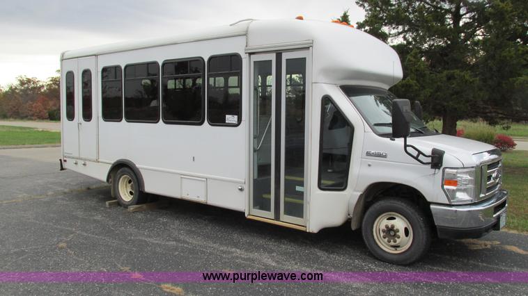 image for item I3195 2008 Ford E450 Starcraft coach bus