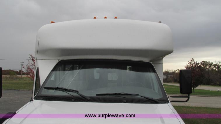 image for item I3195 2008 Ford E450 Starcraft coach bus