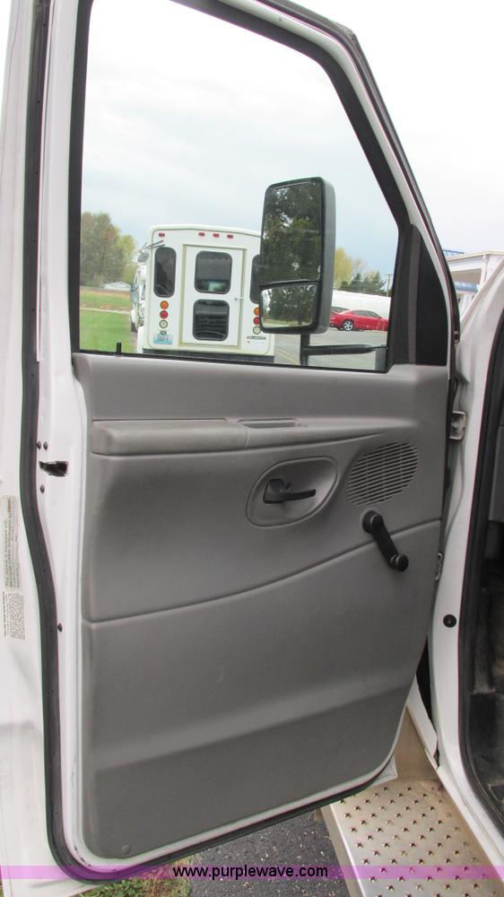 image for item I3195 2008 Ford E450 Starcraft coach bus
