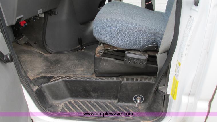 image for item I3195 2008 Ford E450 Starcraft coach bus