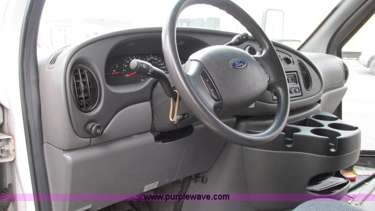 image for item I3195 2008 Ford E450 Starcraft coach bus