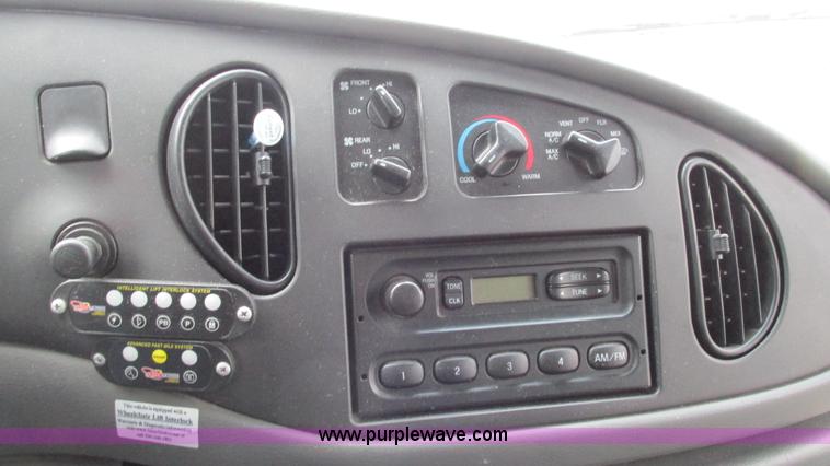 image for item I3195 2008 Ford E450 Starcraft coach bus