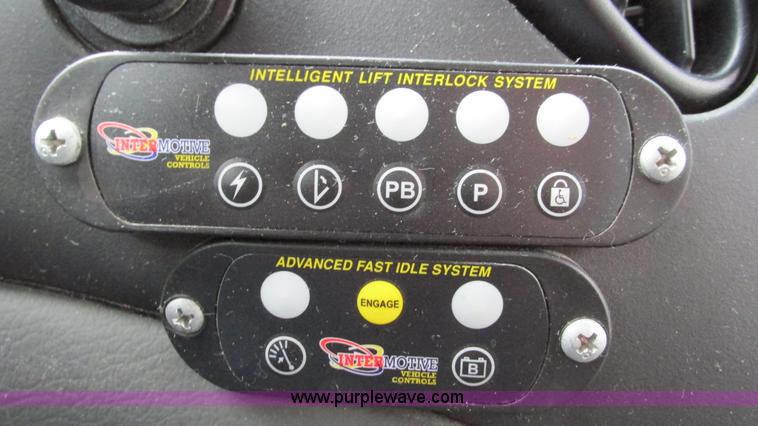 image for item I3195 2008 Ford E450 Starcraft coach bus