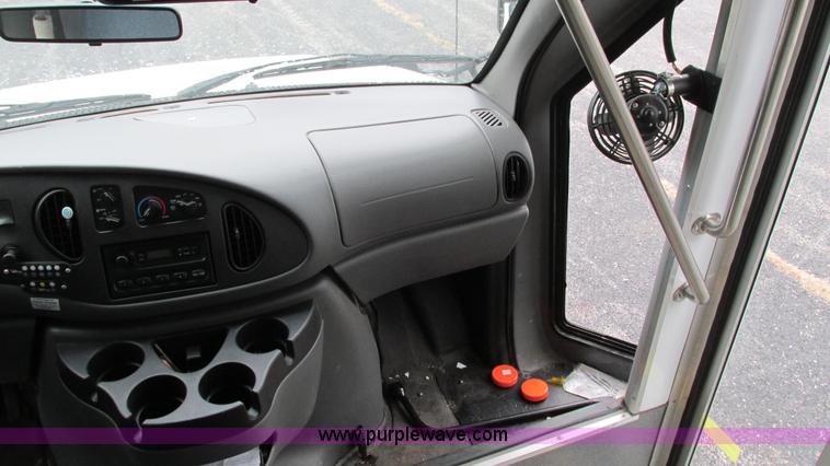 image for item I3195 2008 Ford E450 Starcraft coach bus