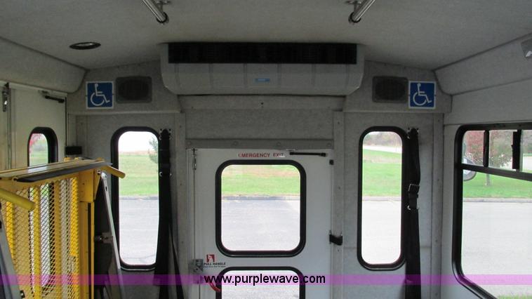 image for item I3195 2008 Ford E450 Starcraft coach bus