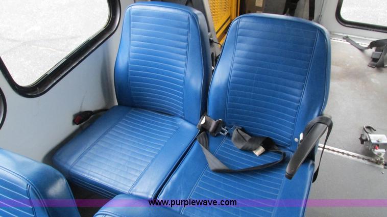 image for item I3195 2008 Ford E450 Starcraft coach bus