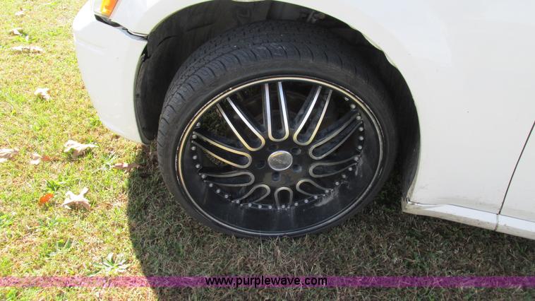 image for item I3196 2006 Dodge Magnum SE