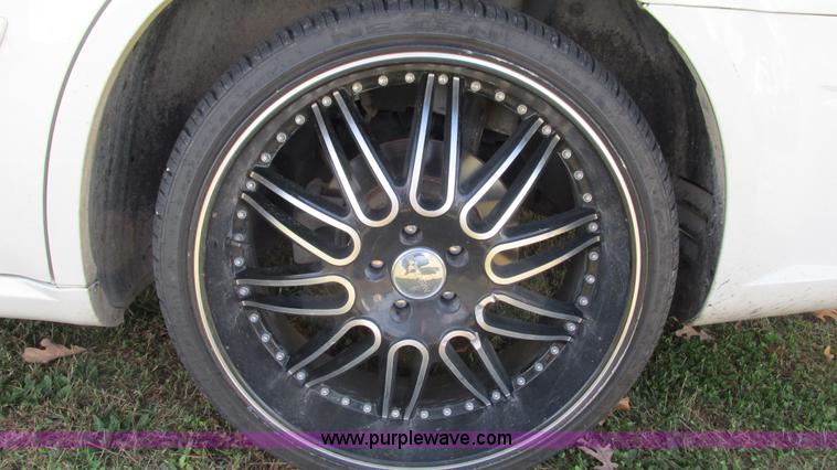 image for item I3196 2006 Dodge Magnum SE