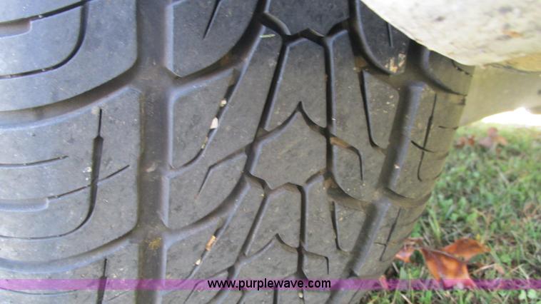 image for item I3196 2006 Dodge Magnum SE