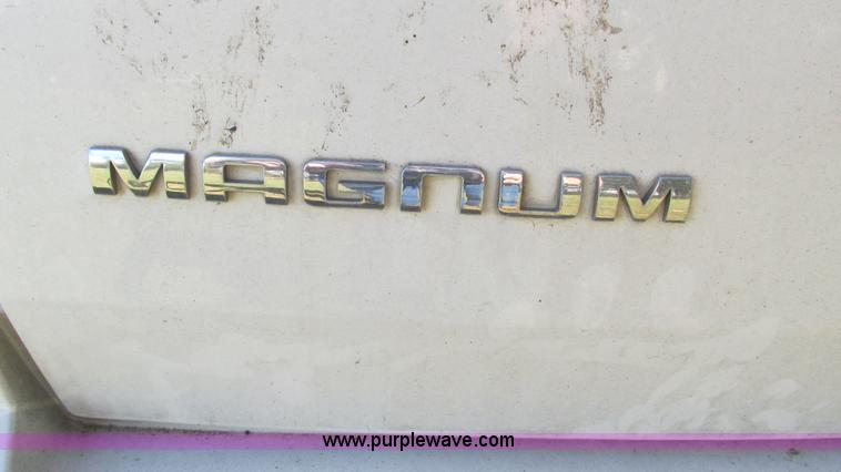 image for item I3196 2006 Dodge Magnum SE