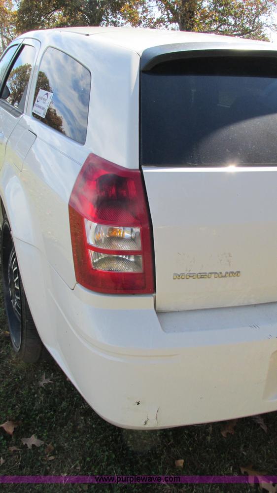 image for item I3196 2006 Dodge Magnum SE