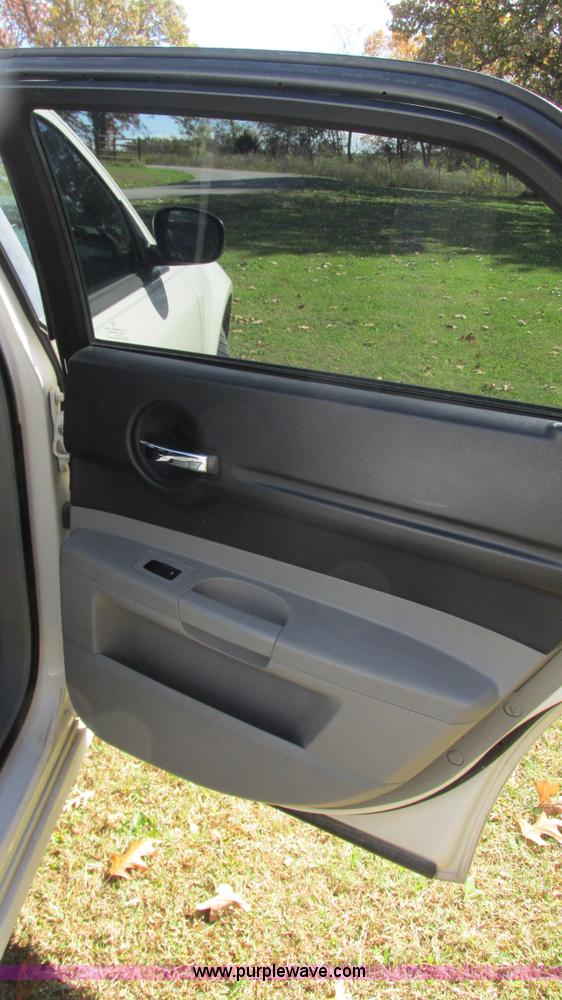 image for item I3196 2006 Dodge Magnum SE