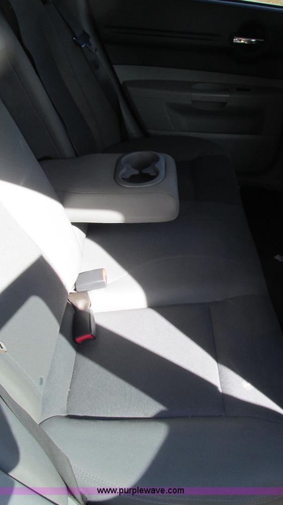 image for item I3196 2006 Dodge Magnum SE