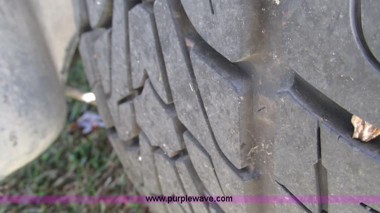 image for item I3196 2006 Dodge Magnum SE