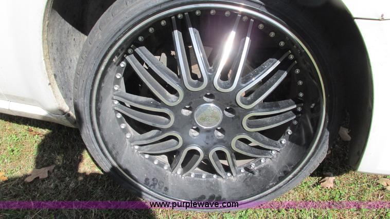 image for item I3196 2006 Dodge Magnum SE