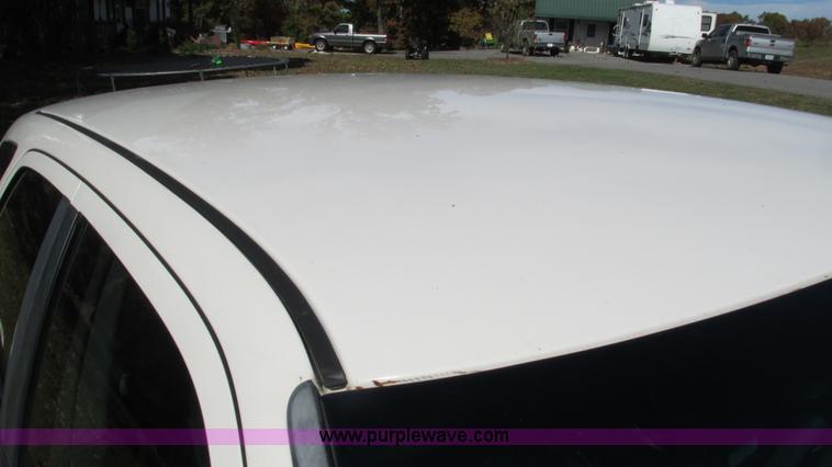 image for item I3196 2006 Dodge Magnum SE