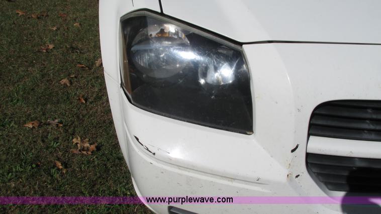 image for item I3196 2006 Dodge Magnum SE