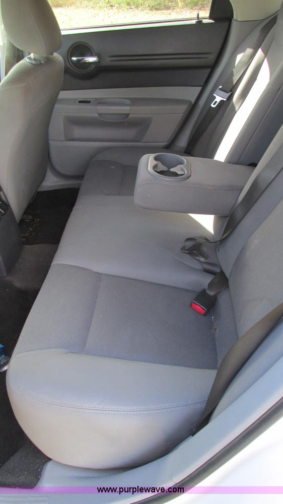 image for item I3196 2006 Dodge Magnum SE