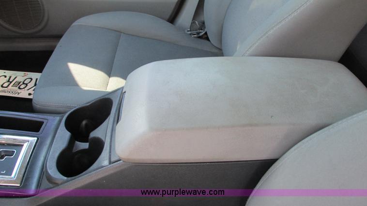 image for item I3196 2006 Dodge Magnum SE