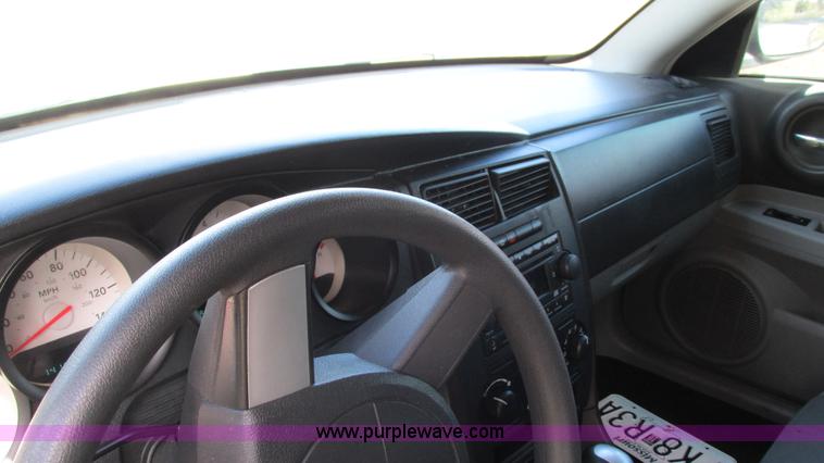 image for item I3196 2006 Dodge Magnum SE