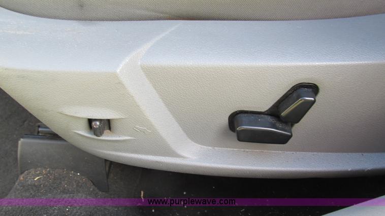 image for item I3196 2006 Dodge Magnum SE