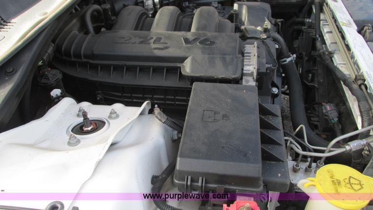 image for item I3196 2006 Dodge Magnum SE