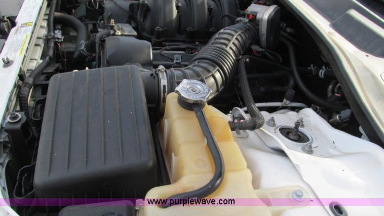 image for item I3196 2006 Dodge Magnum SE