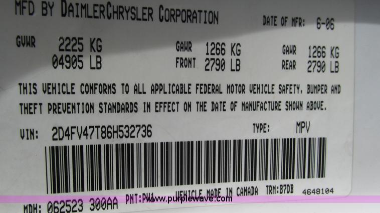 image for item I3196 2006 Dodge Magnum SE