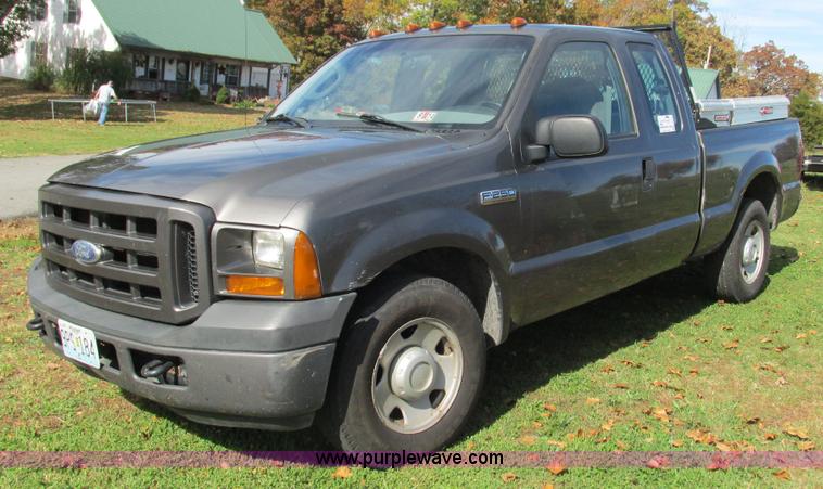 image for item I3198 2007 Ford F250 Super Duty XL SuperCab pickup truck