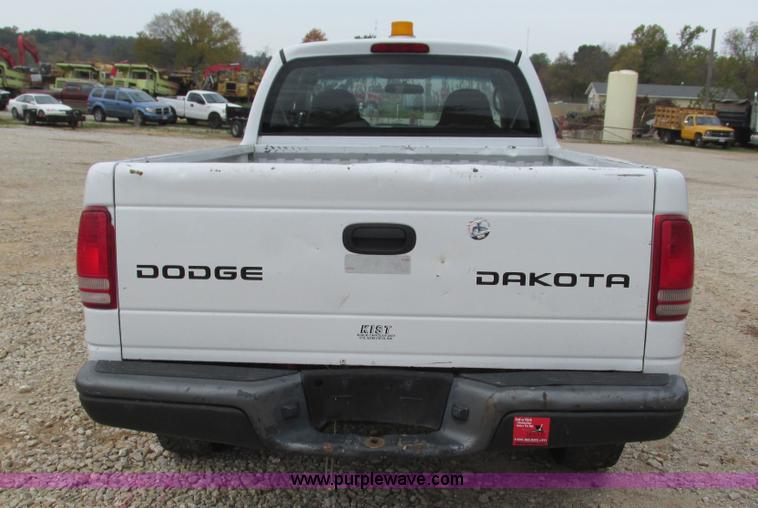 image for item I3200 2003 Dodge Dakota Club Cab pickup truck