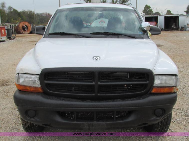 image for item I3200 2003 Dodge Dakota Club Cab pickup truck