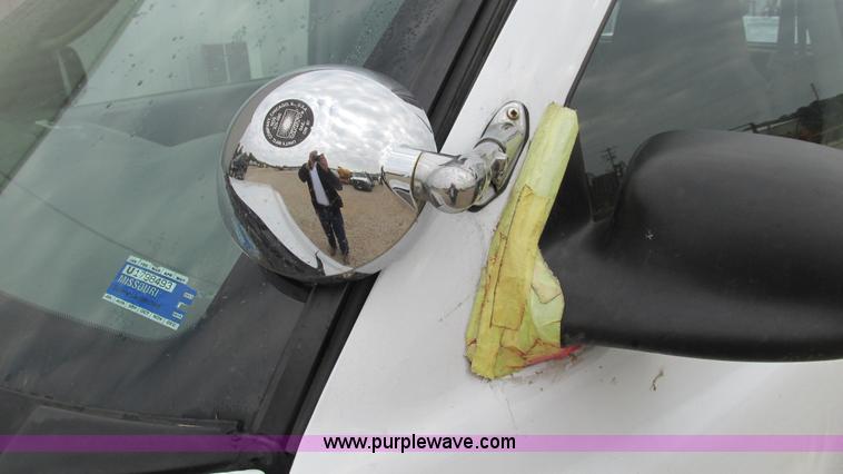 image for item I3200 2003 Dodge Dakota Club Cab pickup truck