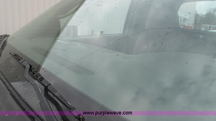 image for item I3200 2003 Dodge Dakota Club Cab pickup truck