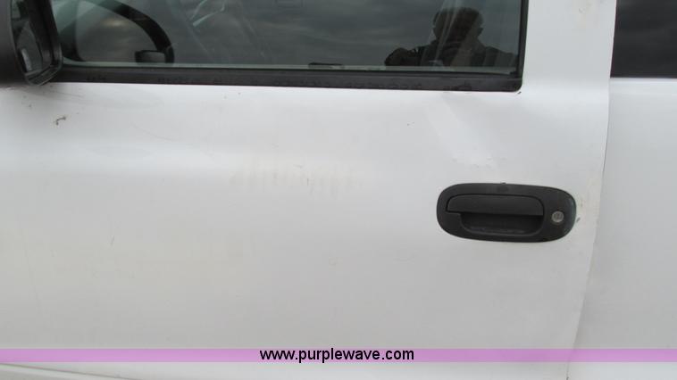 image for item I3200 2003 Dodge Dakota Club Cab pickup truck