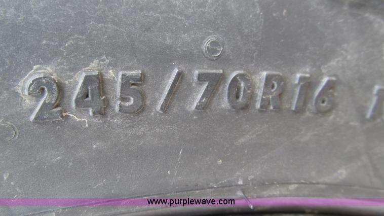 image for item I3200 2003 Dodge Dakota Club Cab pickup truck