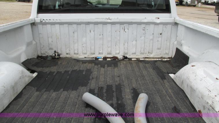 image for item I3200 2003 Dodge Dakota Club Cab pickup truck