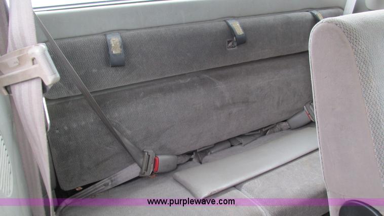 image for item I3200 2003 Dodge Dakota Club Cab pickup truck