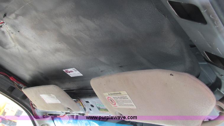 image for item I3200 2003 Dodge Dakota Club Cab pickup truck