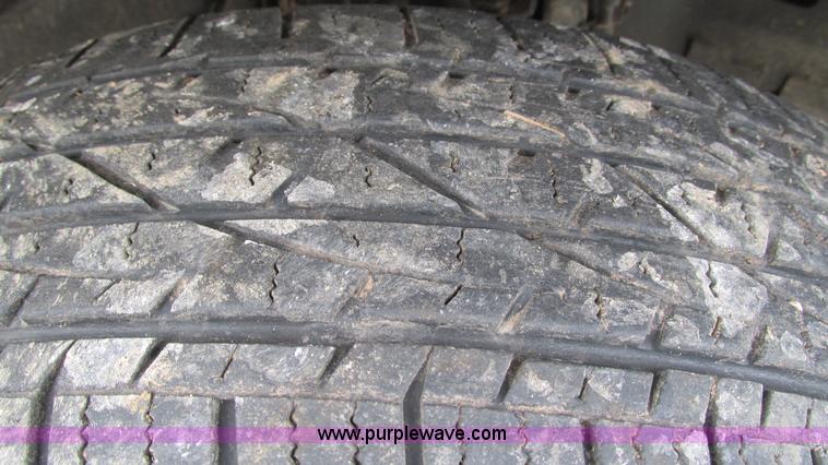 image for item I3200 2003 Dodge Dakota Club Cab pickup truck