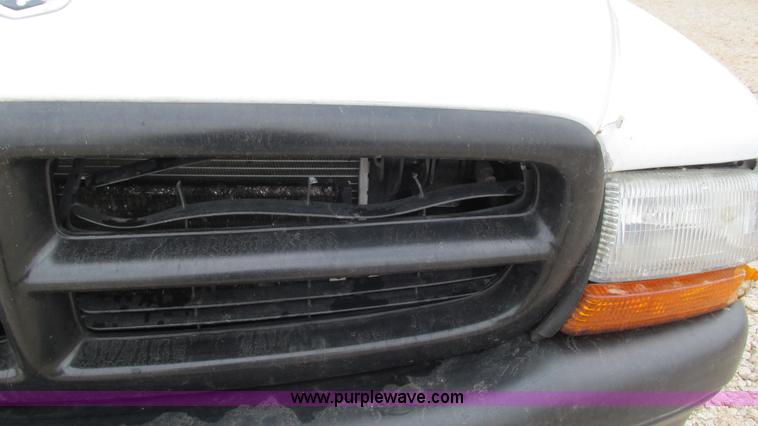 image for item I3200 2003 Dodge Dakota Club Cab pickup truck