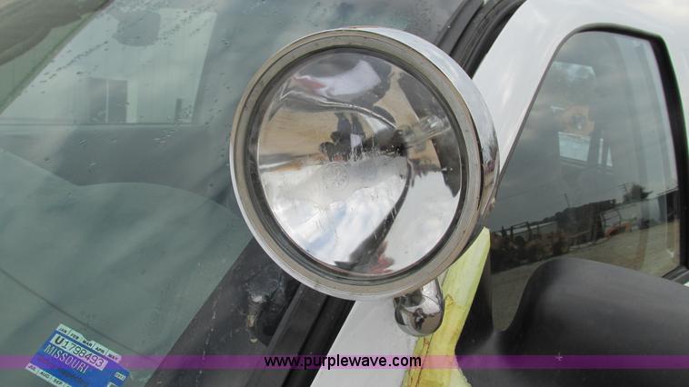 image for item I3200 2003 Dodge Dakota Club Cab pickup truck