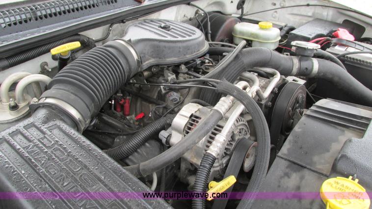 image for item I3200 2003 Dodge Dakota Club Cab pickup truck