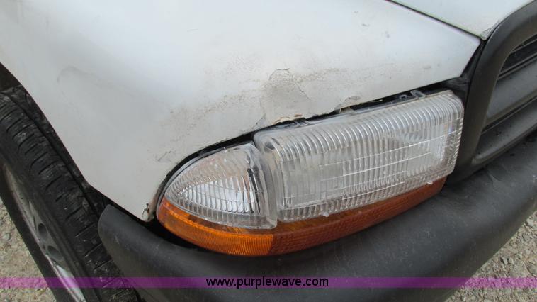 image for item I3200 2003 Dodge Dakota Club Cab pickup truck