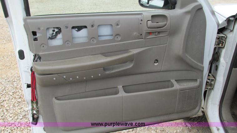 image for item I3200 2003 Dodge Dakota Club Cab pickup truck