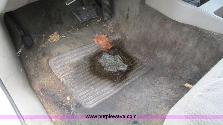 image for item I3200 2003 Dodge Dakota Club Cab pickup truck