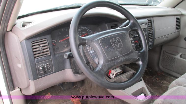 image for item I3200 2003 Dodge Dakota Club Cab pickup truck