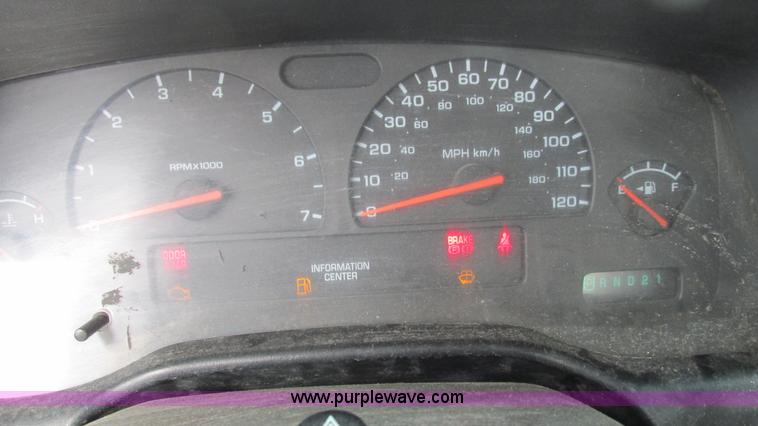 image for item I3200 2003 Dodge Dakota Club Cab pickup truck