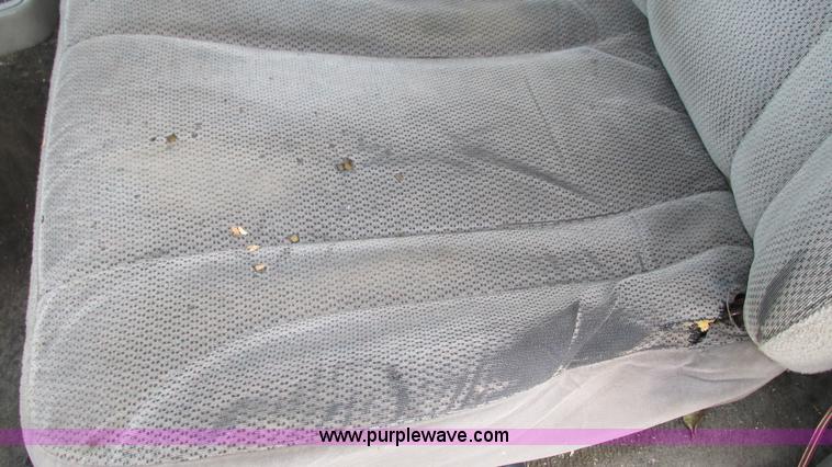 image for item I3200 2003 Dodge Dakota Club Cab pickup truck